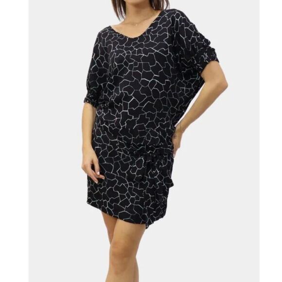 Diane Von Furstenberg Dresses & Skirts - Diane Von Furstenberg Edna Silk Dress Dolman Sleeves Black Blue Geometric Sz 2